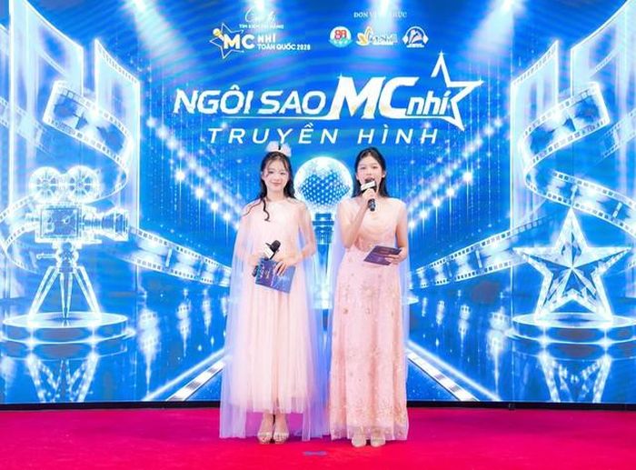 2 MC nhí Bảo Anh - Bảo Nghi cho thấy sự trưởng thành khi bước ra từ cuộc thi MC nhí toàn quốc mùa trước.