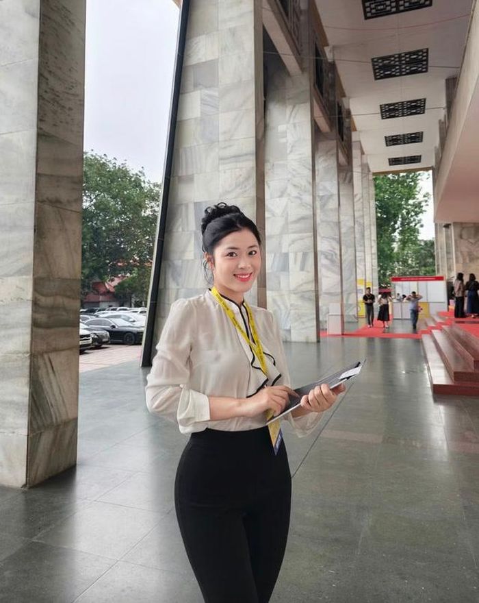 Trong thời gian học ngành Tài chính tiên tiến tại ĐH Kinh tế Quốc dân, Hà Phương không chỉ tập trung học tập mà còn tham gia truyền thông, dẫn chương trình, sản xuất truyền hình, các dự án cộng đồng; đồng thời tìm hiểu tài chính, đầu tư và trải nghiệm ở nhiều môi trường làm việc.
