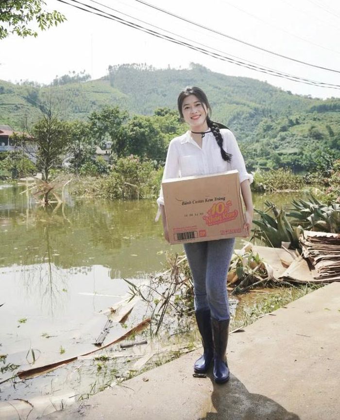 "Tuổi trẻ là khoảng thời gian phù hợp để thử sức và chấp nhận cả những lần chưa thành công. Điều đáng tiếc nhất không phải là thất bại, mà là không dám bắt đầu", Hà Phương chia sẻ.