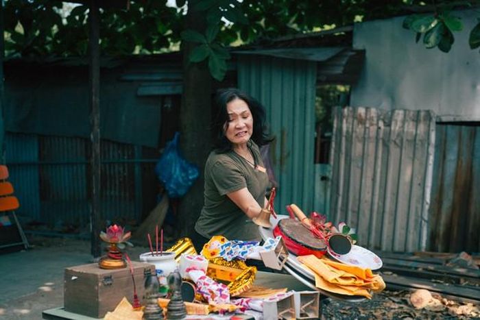 Hồng Đào trong một phân cảnh phim.