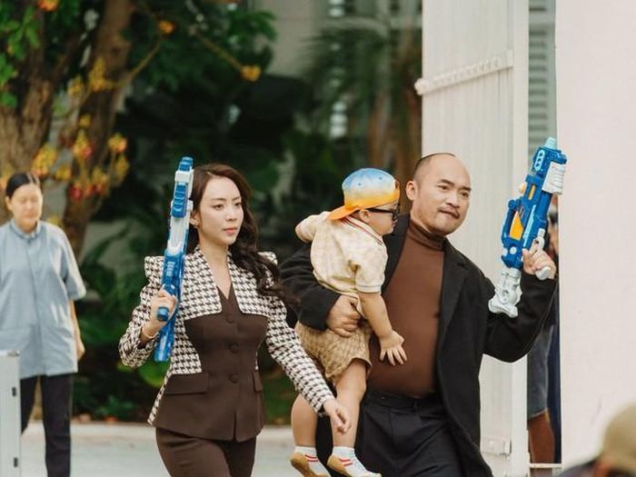 Diễn viên Thu Trang chia sẻ hình ảnh hài hước liên quan tới bộ phim "Quý tử vượt giàu". Bộ phim dự kiến ra rạp vào dịp Quốc khánh 2/9.