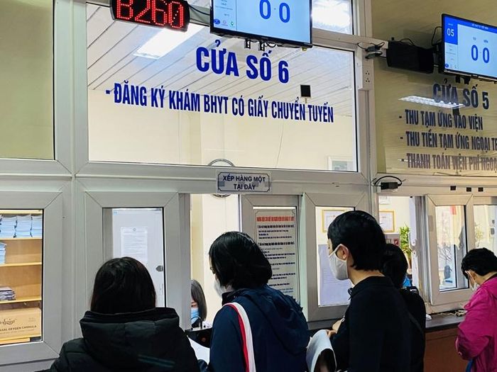 Từng bước đơn giản hóa thủ tục chuyển tuyến; nghiên cứu tăng mức hưởng, mở rộng phạm vi chi trả BHYT. Ảnh: PV