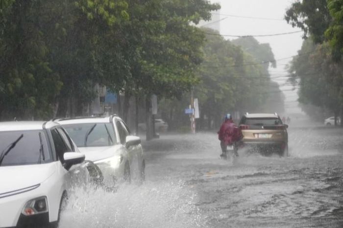10 tỉnh thành khẩn trương ứng phó với áp thấp nhiệt đới trên Biển Đông. Ảnh: H.T