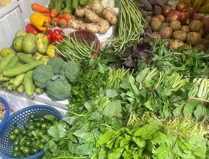 Người cao tuổi nên ăn đa dạng, tăng rau củ quả và thực phẩm giàu tryptophan để hỗ trợ sức khỏe và cải thiện giấc ngủ. Ảnh: HĐ.