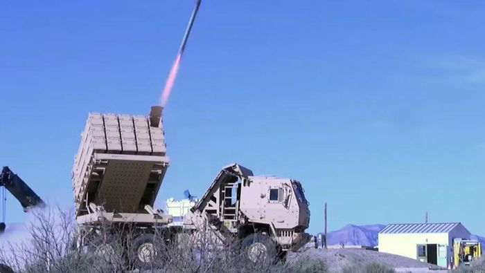 Một trung đội Enduring Shield tiêu chuẩn có 4 bệ phóng kết nối với radar cảnh giới AN/MPQ-64 Sentinel. Mỗi bệ có thể lắp tối đa 18 tên lửa.