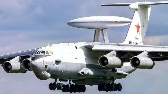 "Việc sử dụng máy bay AWACS A-50U đã ngăn chặn các cuộc tấn công của Ukraine vào những cơ sở công nghiệp quan trọng ở Nga. Kể từ tháng 7/2026, việc triển khai phi đội A-50U đã làm thay đổi tình hình", ấn phẩm L'Indépendant nhắc lại.