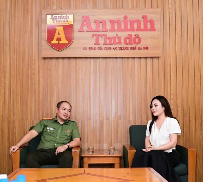 Thay mặt Ban Biên tập An ninh Thủ đô, Trung tá Đỗ Trần Quân, Phó Trưởng Ban Biên tập đã trân trọng cảm ơn Hoa hậu Phan Kim Oanh, Hoa hậu Nguyễn Trần Hà Linh và Hoa hậu quốc tế Soe Myintzu Lwin
