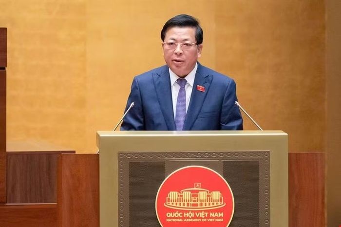 Bộ trưởng Bộ Xây dựng Trần Hồng Minh trình bày tờ trình