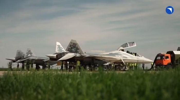 Động cơ này đang được phát triển đặc biệt cho các máy bay chiến đấu Su-57, Su-30 và Su-35, nó được kỳ vọng sẽ vượt trội hơn động cơ AL-41F1 hiện tại về các đặc tính cơ bản.