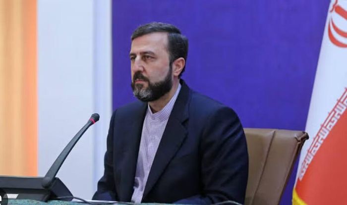 Iran chưa chấp nhận tuyên bố của ông Trump. Thứ trưởng Ngoại giao Iran Kazem Gharibabadi trước đó bác bỏ ý tưởng Mỹ kiểm soát Hormuz.