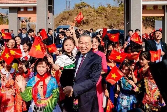Tổng Bí thư, Chủ tịch nước Tô Lâm dự Lễ khánh thành trường nội trú liên cấp vùng biên tại Điện Biên. (Ảnh: Điện Biên)