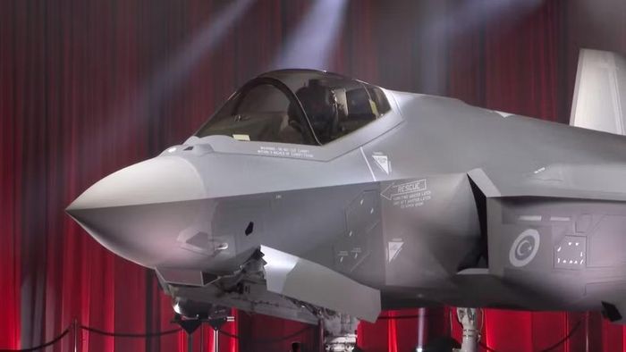 Kế hoạch chuyển giao tiêm kích tàng hình F-35 Lightning II cho Thổ Nhĩ Kỳ vẫn bị đình trệ hơn một tháng sau khi được công bố, lý do là bởi Ankara chưa thể loại bỏ hệ thống phòng không S-400, Thượng nghị sĩ Đảng Cộng hòa Rick Scott đến từ Florida cho biết.