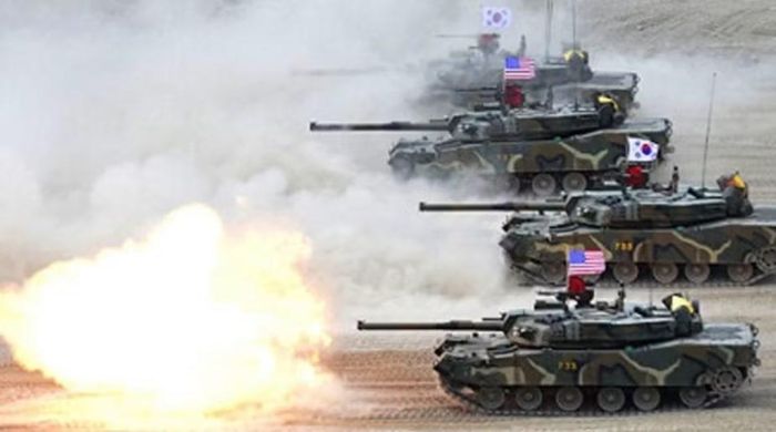 "Các cuộc tập trận không chỉ tốn kém, mà còn gửi đi tín hiệu hoàn toàn không phù hợp và thù địch", ông Trump viết trên mạng xã hội, đồng thời cho rằng Triều Tiên không phải mối đe dọa chừng nào ông còn là Tổng thống Mỹ.