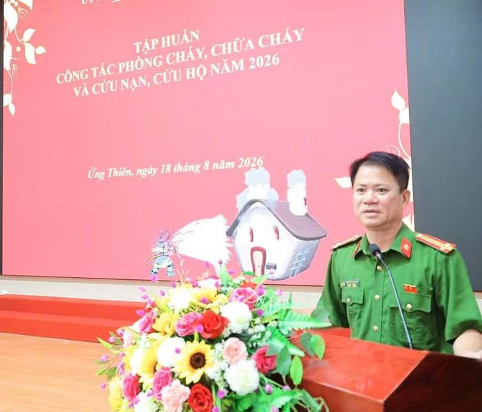 Trung tá Nguyễn Thành Đô- Đội phó Đội CC&CNCH Khu vực số 36 báo cáo viên tại hội nghị