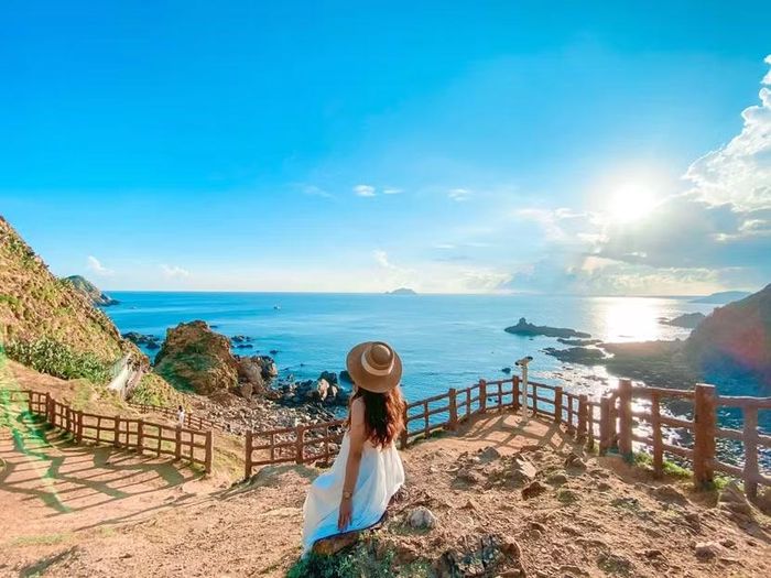 Các đô thị lớn, điểm đến văn hóa cùng những địa phương có cảnh quan thiên nhiên vẫn giữ sức hút trong kỳ nghỉ dài ngày.
