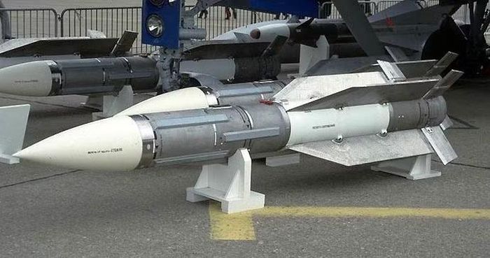 Tầm bắn của R-37M phụ thuộc vào độ cao, tốc độ khi phóng, hướng tiếp cận và loại mục tiêu.