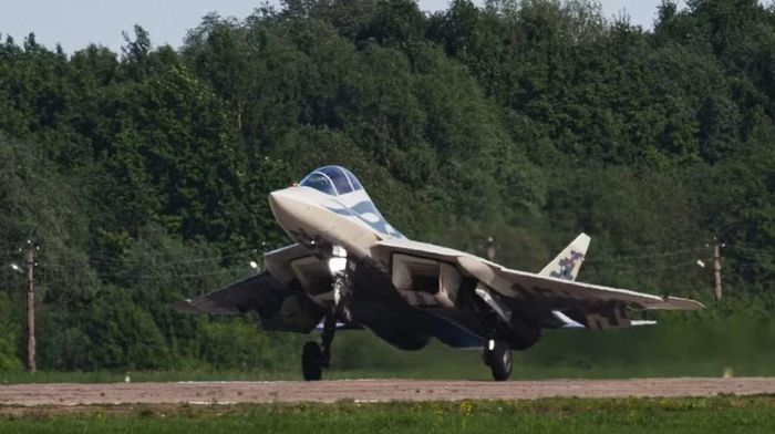 Điểm đáng chú ý là Sukhoi không chỉ đề cập khả năng điều khiển UAV. Su-57D còn được sử dụng để thử nghiệm AI chiến đấu đang được các chuyên gia của hãng phát triển.