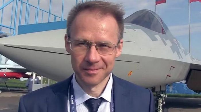 Ông Mikhail Strelets, Giám đốc Cục Thiết kế Sukhoi, cho biết Su-57D có thể được sử dụng để điều khiển các hệ thống không người lái tiên tiến, trong đó có UAV chiến đấu hạng nặng S-70 Okhotnik, cùng những nhóm hoặc bầy UAV trong tương lai.