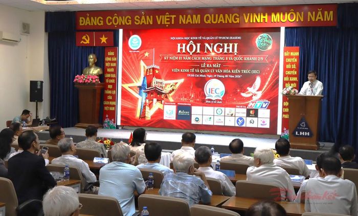 Quang cảnh hội nghị. Ảnh: T.Luân.