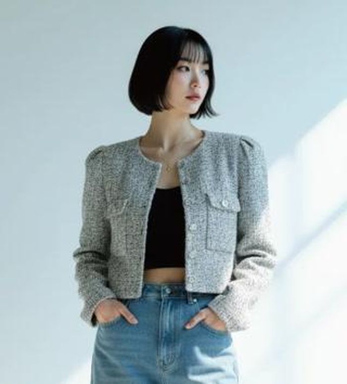 AI của World đã thiết kế một sản phẩm dệt kim với nhiều nếp gấp ở vai. Ảnh: World.