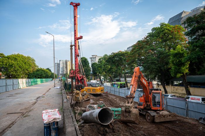  Trong quá trình triển khai, khu vực đường Trần Khánh Dư - Nguyễn Khoái - Lê Quý Đôn - Nguyễn Huy Tự sẽ chịu ảnh hưởng trực tiếp từ hoạt động rào chắn, thi công. Việc tổ chức lại giao thông nhằm bảo đảm phương tiện vẫn lưu thông được qua khu vực, đồng thời tạo điều kiện để công trường triển khai đúng kế hoạch. 
