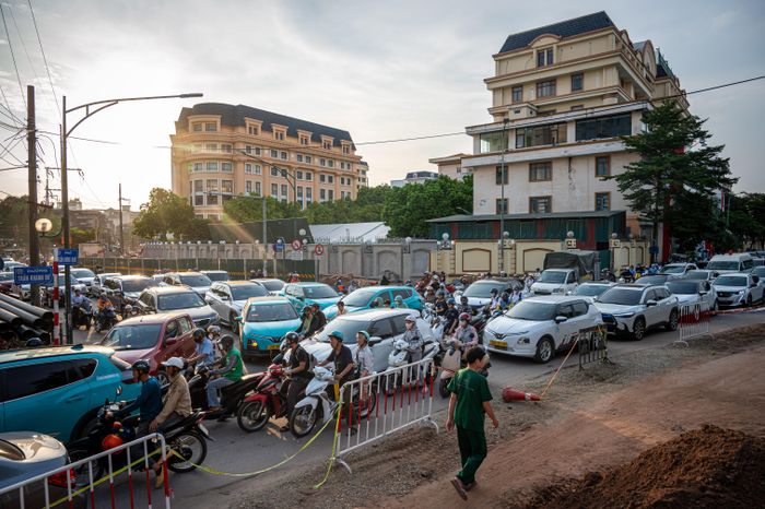  Theo phương án điều chỉnh, đoạn đường Trần Khánh Dư từ ngã ba Trần Khánh Dư - Trần Hưng Đạo đến Cửa khẩu Vân Đồn sẽ tổ chức giao thông một chiều theo hướng từ ngã ba Trần Khánh Dư - Trần Hưng Đạo đi Cửa khẩu Vân Đồn, cấm phương tiện lưu thông chiều ngược lại.