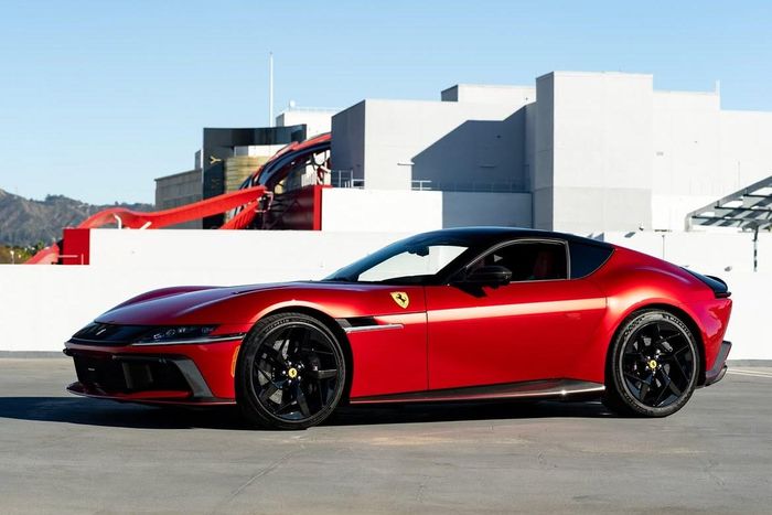  Khối động cơ V12 hút khí tự nhiên 6.5L của Ferrari 12Cilindri sản sinh công suất tối đa 830 mã lực, cho phép siêu xe này có khả năng tăng tốc từ 0 lên 100 km/h chỉ trong 2,9 giây, trước khi đạt tốc độ tối đa hơn 340 km/h. 