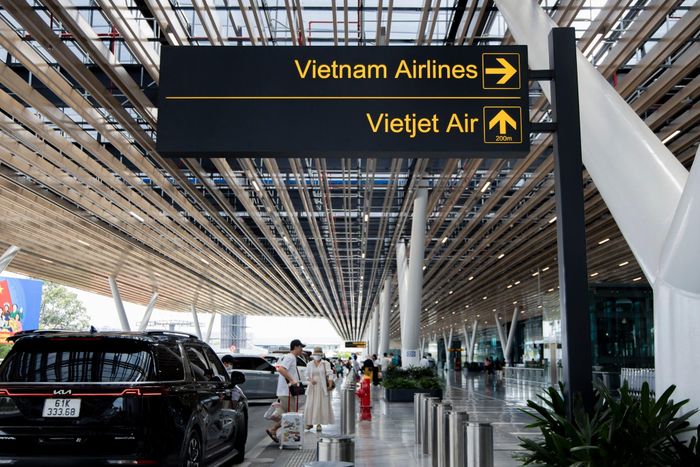 Giá vé dịp 2/9 có dấu hiệu hạ nhiệt nhẹ, giá vé của các hãng không có sự chênh lệch lớn. Ảnh: Phương Lâm.