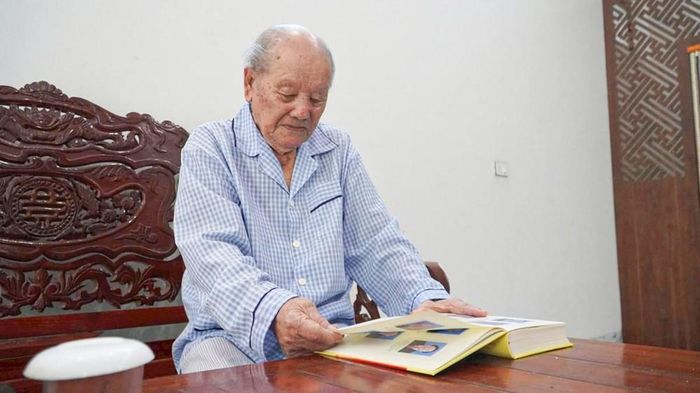 99 năm tuổi đời, 80 năm tuổi Đảng, cụ Trần Hậu Hòa là nhân chứng lịch sử hiếm hoi