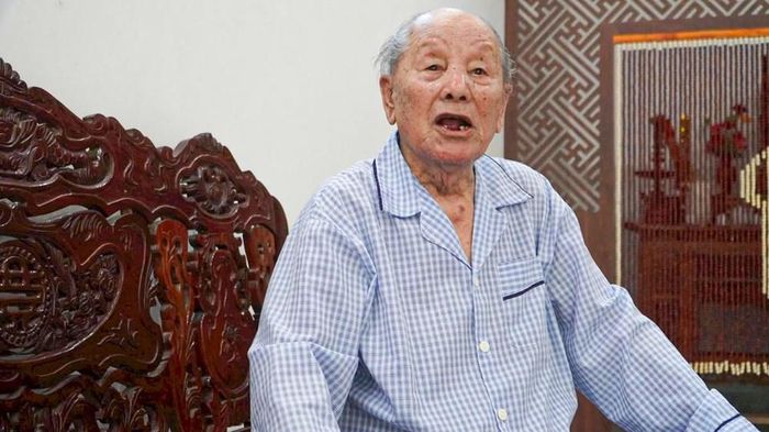 Trí nhớ của cụ vẫn rất tinh anh khi kể lại thời khắc lịch sử năm 1945