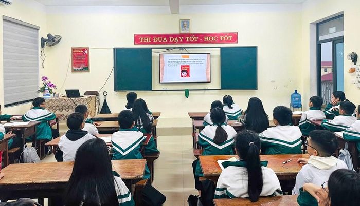UBND tỉnh yêu cầu, lựa chọn đúng người, đúng yêu cầu vị trí việc làm và bảo đảm các cơ sở giáo dục, sớm ổn định tổ chức, chuẩn bị cho năm học mới