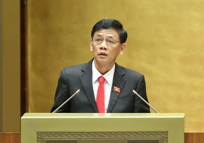 Chủ tịch Hội đồng Dân tộc của Quốc hội Lâm Văn Mẫn trình bày báo cáo thẩm tra