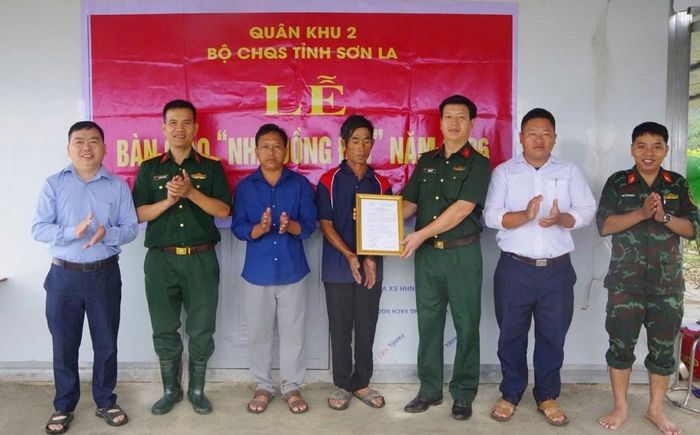 Việc hoàn thành ngôi nhà giúp gia đình Hạ sĩ Lầu A Ga có nơi ở ổn định, giảm bớt khó khăn trong cuộc sống. Ảnh: Bộ CHQS tỉnh Sơn La
