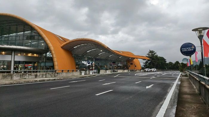 Cảng HKQT Liên Khương giữ vai trò quan trọng trong hệ thống giao thông kết nối giữa Lâm Đồng với nhiều địa phương trong nước cũng như quốc tế