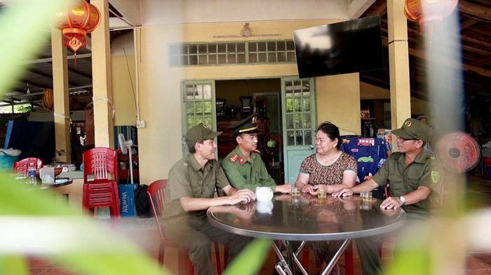 Công an xã phối hợp với lực lượng bảo vệ ANTT cơ sở trong nắm tình hình