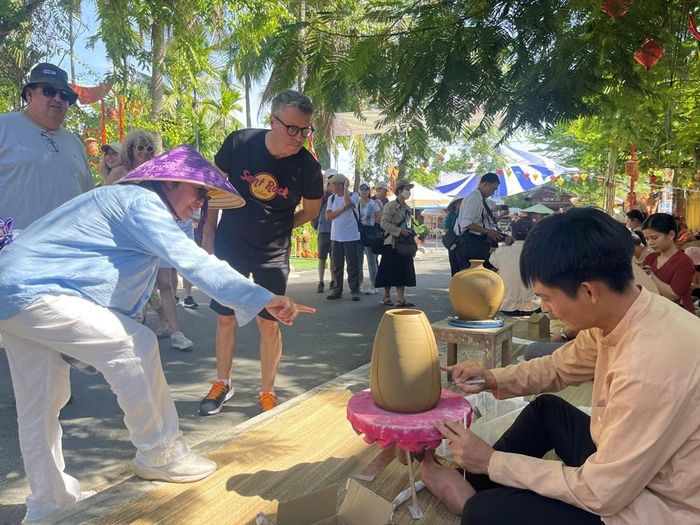 Các không gian trưng bày, thi tài sẽ diễn ra tại tuyến đường Phạm Phán và công viên-bảo tàng đất nung Thanh Hà