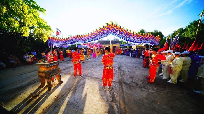 Lễ hội giỗ tổ nghề gốm Thanh Hà được tổ chức vào ngày mồng 9 và mồng 10 tháng 7 âm lịch hằng năm tại miếu tổ nghề Nam Diêu