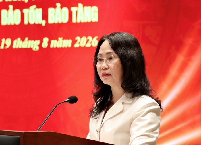 Uỷ viên BCH Trung ương Đảng, Bộ trưởng Bộ VHTTDL Lâm Thị Phương Thanh báo cáo tại buổi làm việc