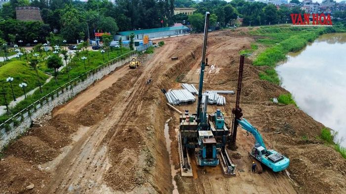 Các máy móc, nhân công được huy động khẩn trương triển khai, đảm bảo tiến độ đề ra