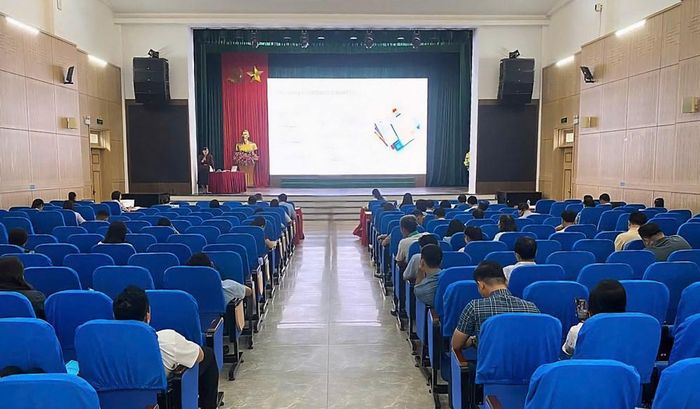Hơn 300 học viên là cán bộ, công chức, viên chức cấp xã trên địa bàn tỉnh Thanh Hóa tham gia lớp bồi dưỡng kiến thức, pháp luật về lĩnh vực thể dục, thể thao