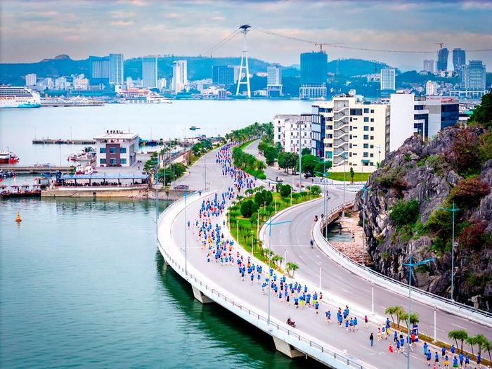 Nhiều giải chạy ở Quảng Ninh thu hút du khách và các vận động viên tham dự như: Halong Bay Heritage Marathon, Global Gate Halong ESG ++ Marathon và Ultra Trail Yên Tử “Khám phá Di sản - Lan tỏa tinh hoa”