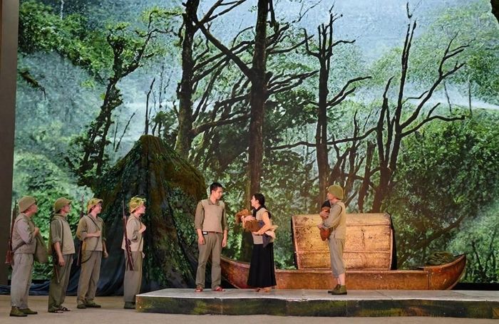 Với nội dung giàu tính nhân văn, “Con đò của mẹ” kể câu chuyện về tình yêu, sự hy sinh và niềm tin được tiếp nối qua các thế hệ