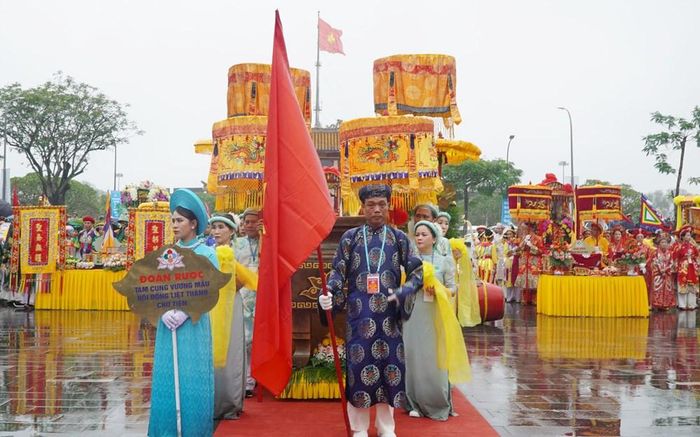 Chương trình Lễ hội điện Huệ Nam tại TP. Huế. Ảnh: S.Thùy