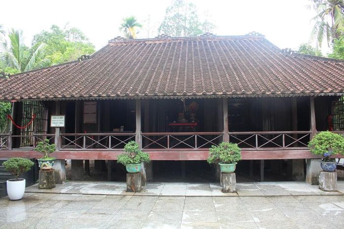 Mặt tiền ngôi nhà mang kiến trúc truyền thống của một ngôi nhà Nam Bộ cuối thế kỷ XIX