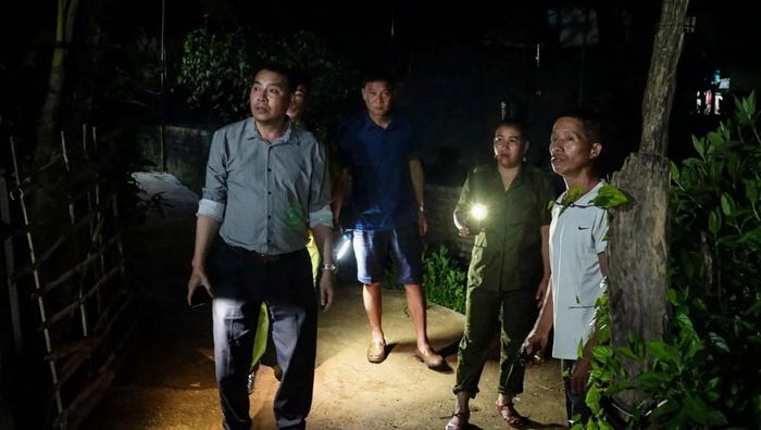 Ngay sau khi nhận định tình hình, xã đã huy động lực lượng tại chỗ nhanh chóng tiếp cận địa bàn, tuyên truyền, vận động các hộ dân chủ động rời khỏi khu vực có nguy cơ bị ảnh hưởng