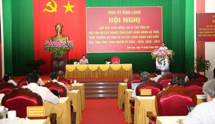 Cán bộ khi thuận lợi phải giữ được mình; khi khó khăn phải kiên định; trước sức ép phải giữ nguyên tắc - Ảnh: chinhphu.vn/LS