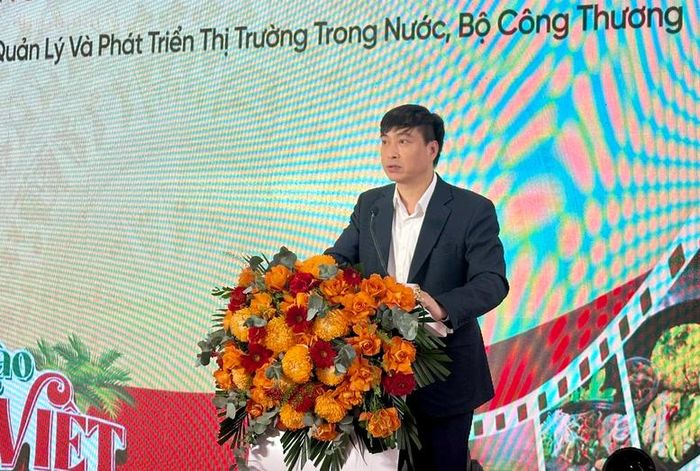 Phó Cục Trưởng Cục Quản lý và Phát triển Thị trường Trong nước (Bộ Công Thương) Bùi Nguyễn Anh Tuấn phát biểu tại lễ khai mạc - Ảnh: chinhphu.vn/TL