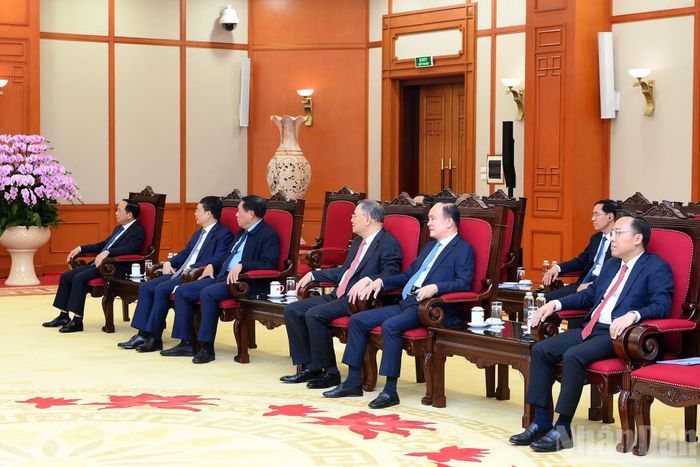 Các đại biểu Việt Nam dự cuộc tiếp.