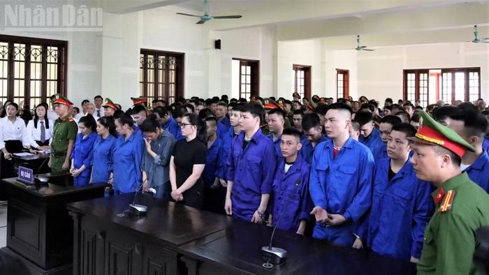 Các bị cáo tại phiên tòa. (Ảnh: TTH)
