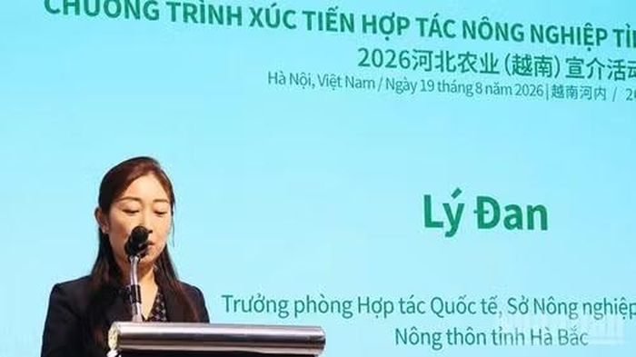 Bà Lý Đan, Trưởng phòng Hợp tác Quốc tế, Sở Nông nghiệp và Phát triển nông thôn tỉnh Hà Bắc (Trung Quốc) tại chương trình. (Ảnh: HẬU NGUYỄN)